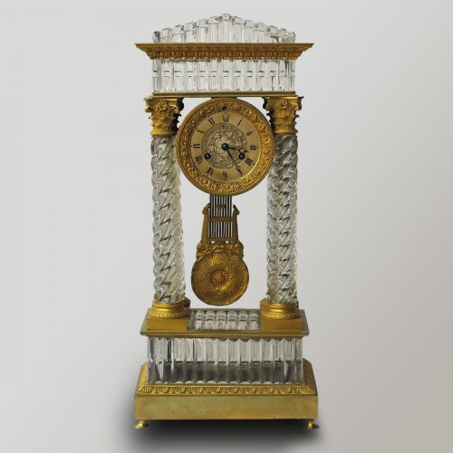 Pendule Portique Charles X en cristal de Baccarat et bronze doré