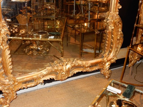 XIXe siècle - Miroir en bois doré vers 1850