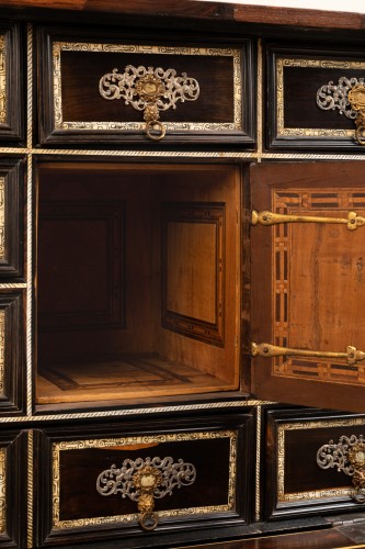 Antiquités - Cabinet en palissandre et ivoire, Italie 17e siècle