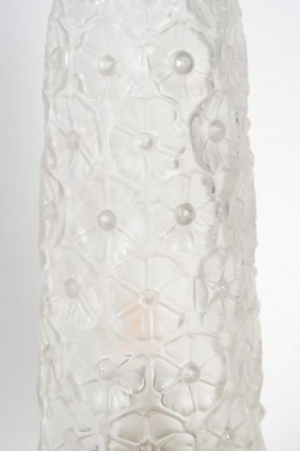 XXe siècle - René Lalique - Veilleuse ou cache ampoule du modèle "Véronique"  