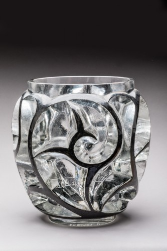 René Lalique - Vase "Tourbillons" émaillé noir dit aussi "Volutes en relief" - Verrerie, Cristallerie Style 
