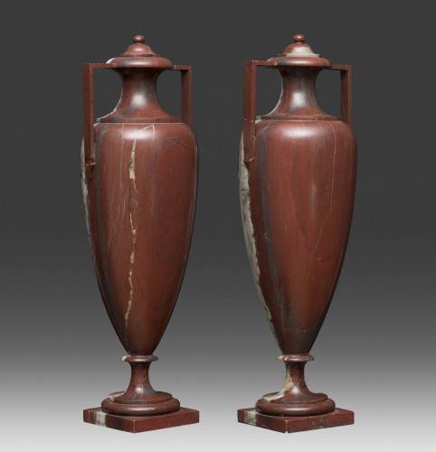 XIXe siècle - Paire de vases amphores en marbre Rosso Antico