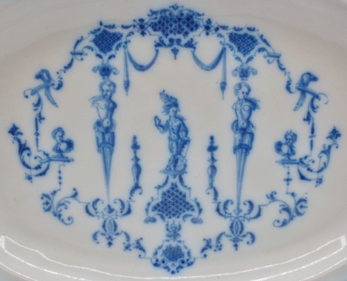 Plat en faïence de Moustiers, début XVIIIe siècle - Céramiques, Porcelaines Style 