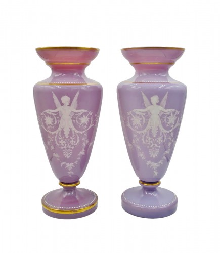 Paire de vases en opaline, XIXe siècle