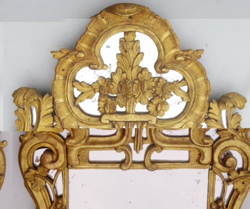 XVIIIe siècle - Miroir en bois doré, XVIIIe siècle