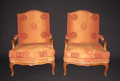 Paire de fauteuils "coin de feu" d'époque Louis XV