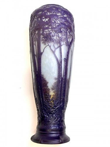 Daum Grand - Vase Soufflé-Moulé Art nouveau Paysage Forestier à l'Aube - Verrerie, Cristallerie Style Art nouveau