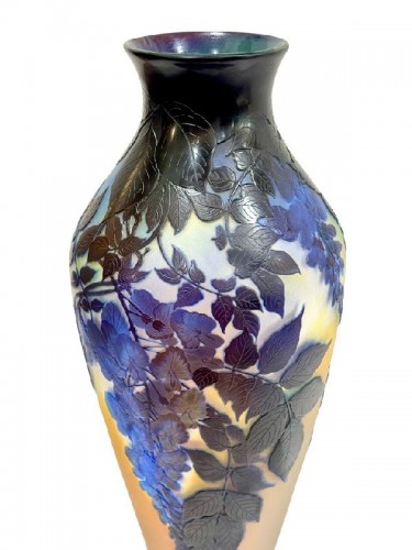 Emile Gallé Monumental Vase "Wisteria" - Antiquités Art Nouveau