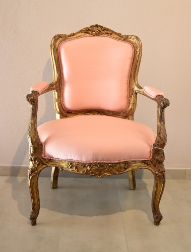 Paire de fauteuils en bois sculpté et doré - Sièges Style Louis XV