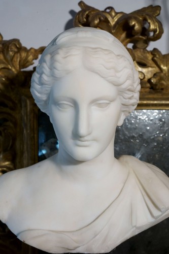 Aphrodite de Cnide, buste néoclassique en marbre 1830 - Sculpture Style Empire