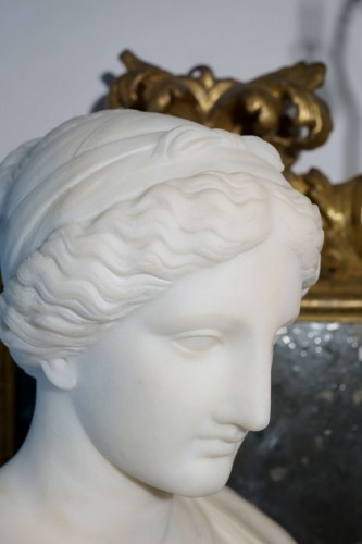 Antiquités - Aphrodite de Cnide, buste néoclassique en marbre 1830