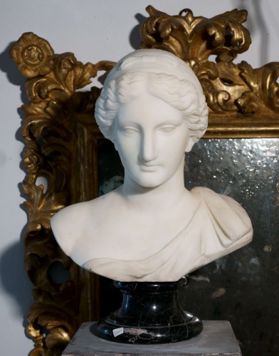 Antiquités - Aphrodite de Cnide, buste néoclassique en marbre 1830