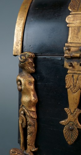 Antiquités - Coffret bombé en ébène et bronze doré, Italie 17e siècle