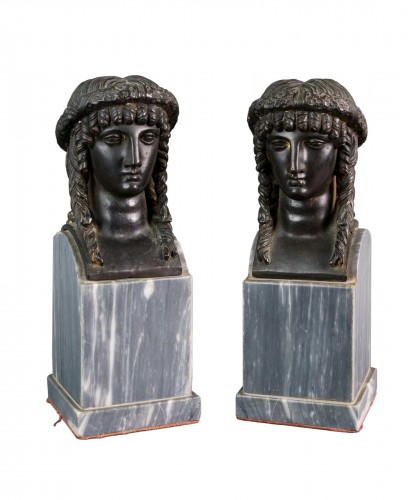 Paire de Têtes en Hermés en bronze patiné sur socle en marbre bleu turquin