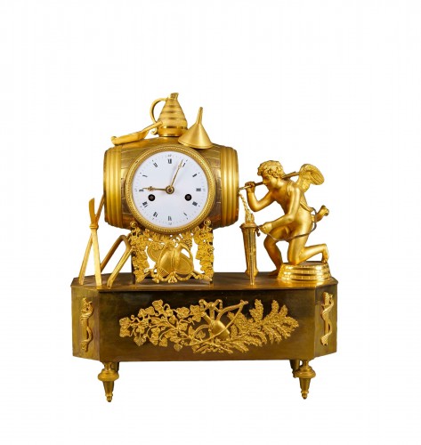 Pendule d'époque Empire en bronze doré figurant "le Voleur de Vin" 