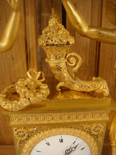 Grande Pendule en bronze ciselé et doré Epoque Empire Restauration - 