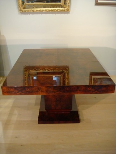 Antiquités - Table Art déco en placage de ronce de noyer