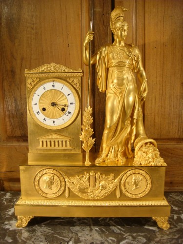 Pendule en bronze doré représentant Minerve, début Restauration - Horlogerie Style Restauration - Charles X