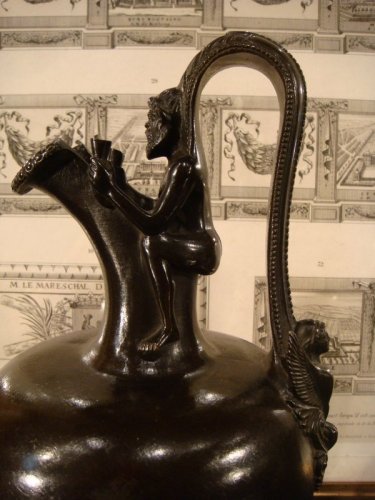 Paire de vases aiguières en bronze époque XIXe - 