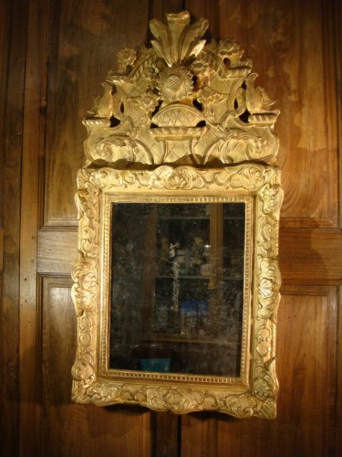 Miroir en bois doré fronton aux oiseaux, époque Régence - Miroirs, Trumeaux Style Régence
