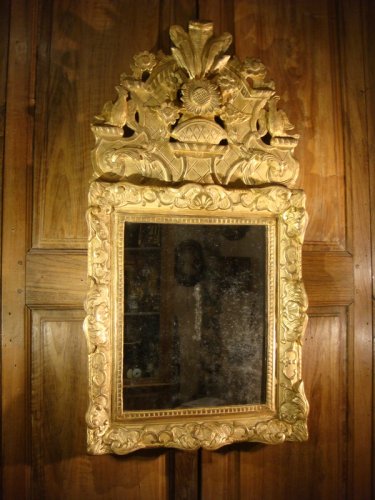 Miroirs, Trumeaux  - Miroir en bois doré fronton aux oiseaux, époque Régence
