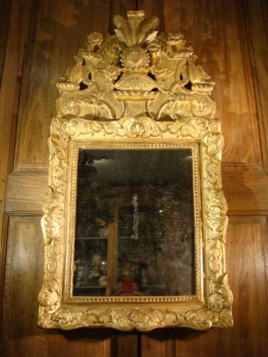 Miroir en bois doré fronton aux oiseaux, époque Régence - Régence