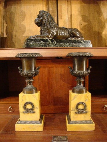 Paire de cassolettes en bronze aux vases Medicis - Objet de décoration Style Restauration - Charles X