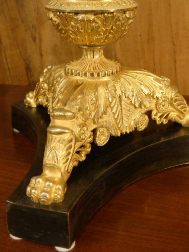 Antiquités - Paire de bougeoirs Charles X en bronze.