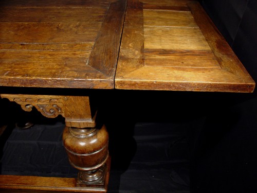 Table hollandaise début 17e siècle en chêne sculpté - Antiques Provence