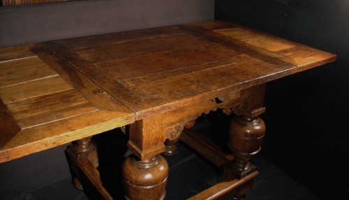 Table hollandaise début 17e siècle en chêne sculpté - Louis XIII