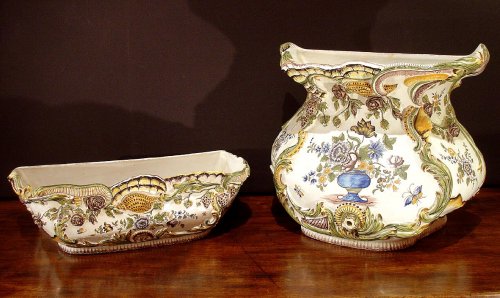 Céramiques, Porcelaines  - Fontaine fin XVIIIe en faïence