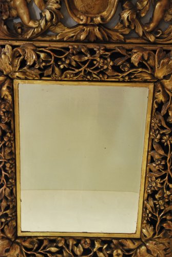 XVIIIe siècle - Miroir en bois doré d'époque Régence, début du XVIIIe siècle