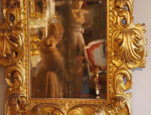 Miroirs, Trumeaux  - Miroir en bois doré début XVIIIe, travail Italien