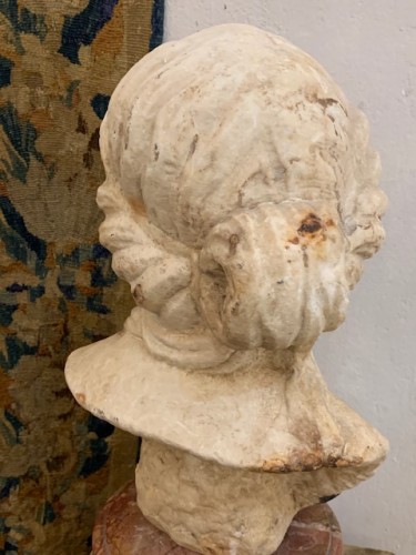 Louis XIV - Buste de femme en marbre  de Carrare 17e