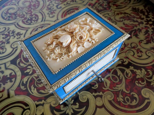 Garnesson à Paris - Boite à bijoux Napoléon III en marqueterie de turquoise - Objets de Vitrine Style Napoléon III