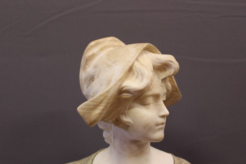 Buste de jeune femme en albâtre vers 1900 - Sculpture Style Art nouveau