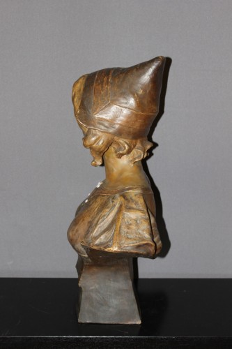 Céramiques, Porcelaines  - Buste de jeune femme en terre cuite par Goldscheider vers 1900