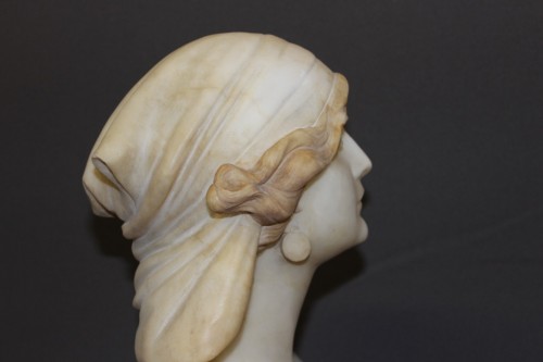 Sculpture Sculpture en Marbre - Buste de jeune femme en albâtre à deux couleurs Art nouveau