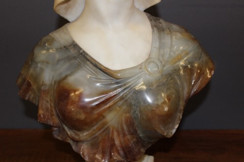 Art nouveau - Buste de jeune femme en albâtre à deux couleurs Art nouveau