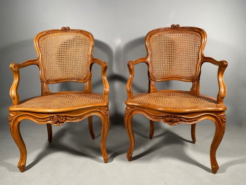 Antiquités - Paire de fauteuils cabriolets attribuée à F.GENY, Lyon vers 1765