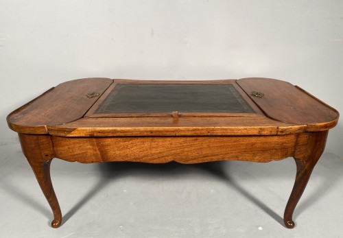 Louis XV - Table d’accouchée en noyer, attribuable à JF Hache vers 1765