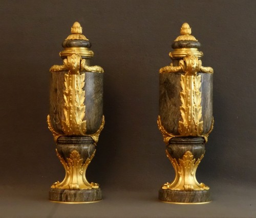Paire de grands pots couverts milieu XIXe - Objet de décoration Style Napoléon III