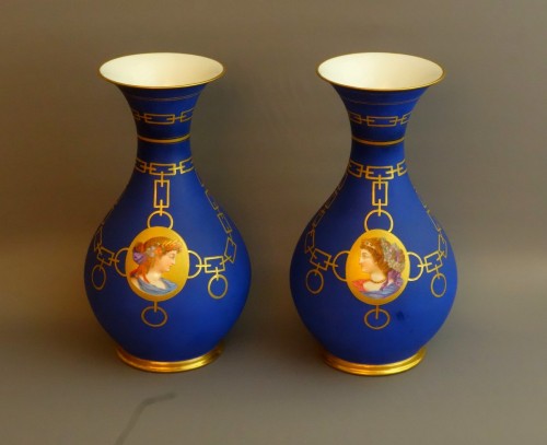 Céramiques, Porcelaines  - Paire de grands vases en porcelaine de Paris vers 1830