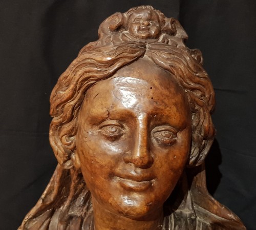 Art sacré, objets religieux  - Buste reliquaire d'une femme en noyer sculpté, Italie fin XVIe, début XVIIe siècle