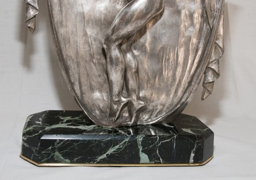 Sculpture Sculpture en Bronze - Armand Lemo 1881- 1936) - Danseuse nue en bronze argenté