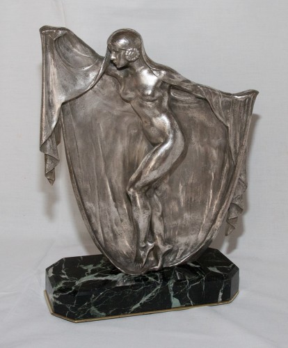 XXe siècle - Armand Lemo 1881- 1936) - Danseuse nue en bronze argenté