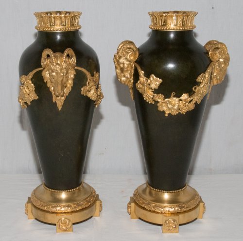 Paire de vases en bronze cachet Thiebaut Frères Paris circa 1900 - Objet de décoration Style 
