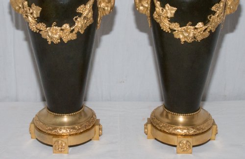 Paire de vases en bronze cachet Thiebaut Frères Paris circa 1900 - 