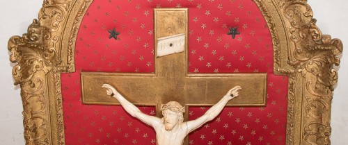 Grand Christ en ivoire époque Régence début XVIIIe siècle - Art sacré, objets religieux Style Régence
