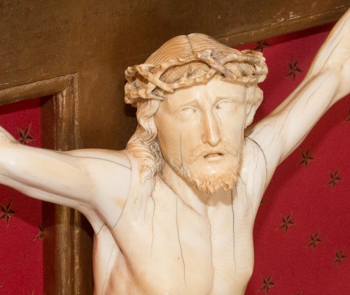 Art sacré, objets religieux  - Grand Christ en ivoire époque Régence début XVIIIe siècle